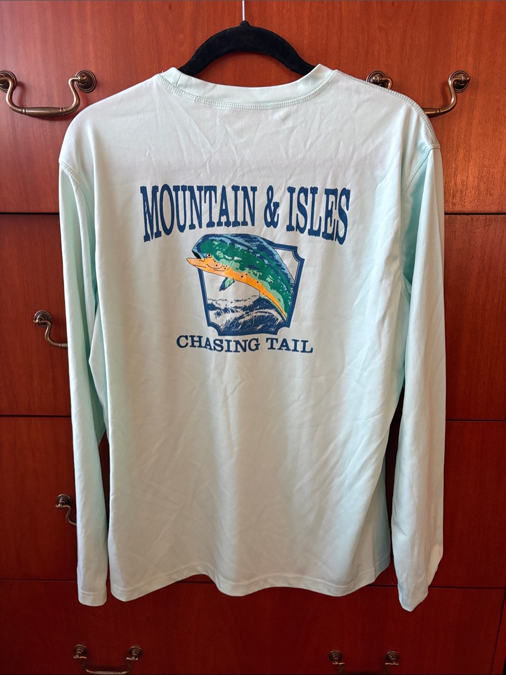 Mountain & Isles Long Sleeve Performance Fishing Shirt Men's Chasing Tail